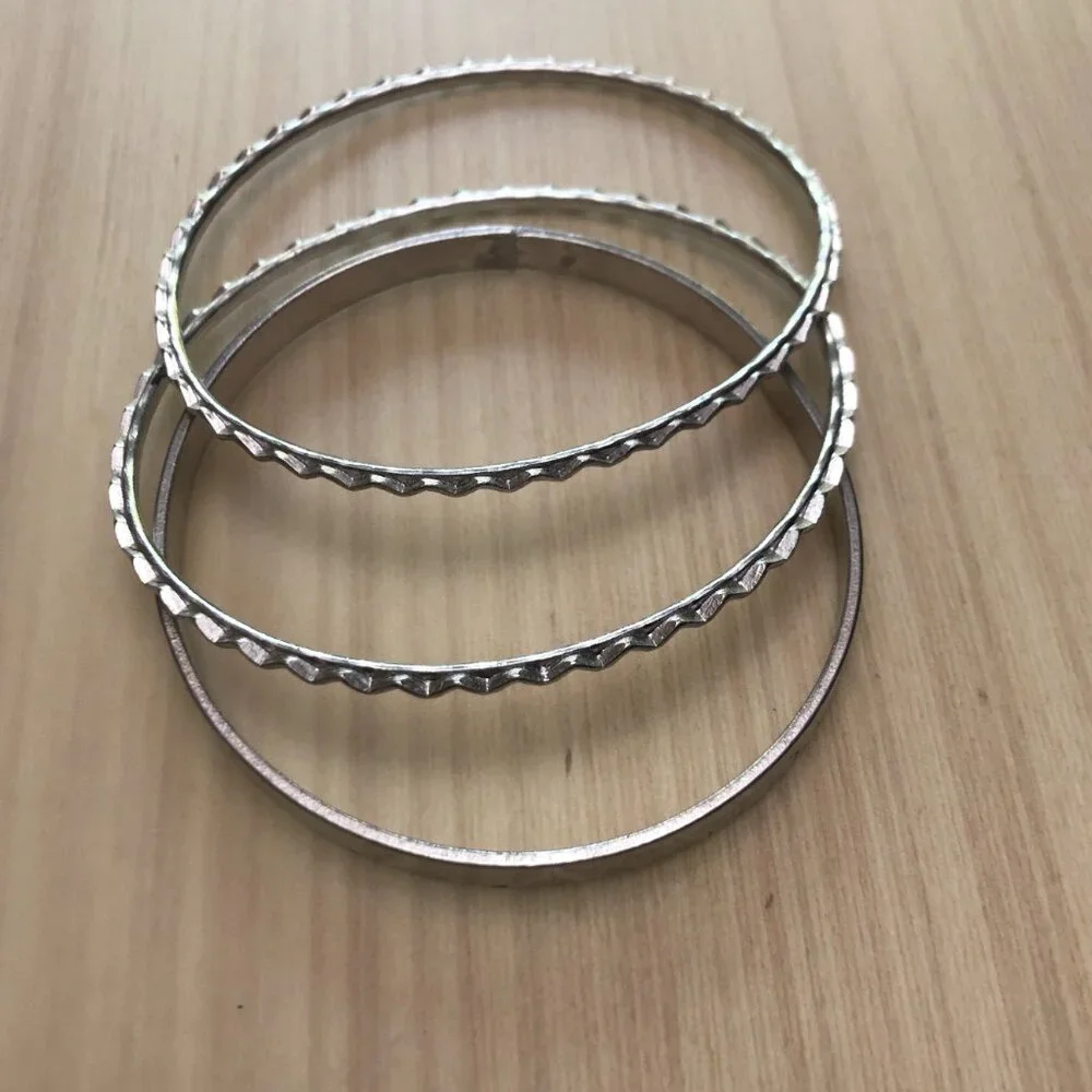 Bangle Metal Bracelets Vintage Metallic Blue, Black, Silver   Size Small - Picture 6 of 11